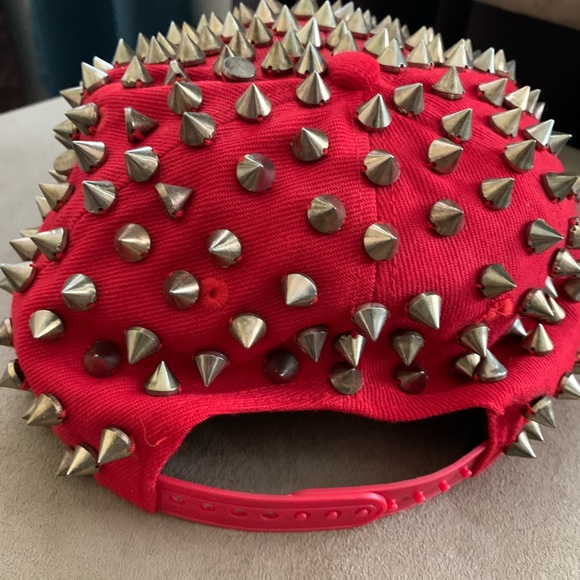 Men’s Spiked Cap - Picture 3 of 8
